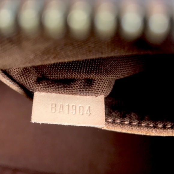 Louis Vuitton Alma in monogram canvas - Picture 10 of 15